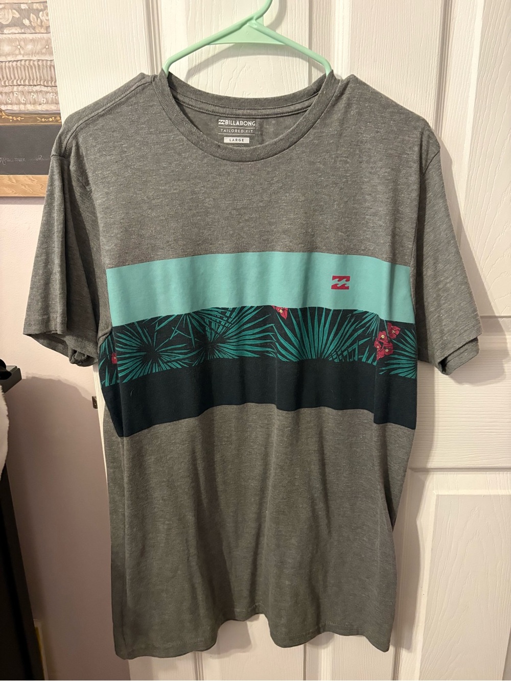 Billabong Gray Short Sleeve Tee with Teal and Dark Green Tropical Stripe